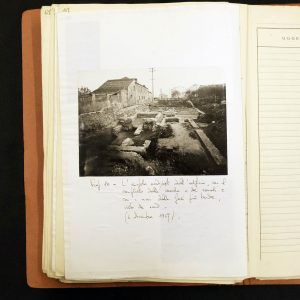 Foto molto famosa: la panoramica ripresa da nord di tutto il lato orientale che delimita il grande cortile centrale